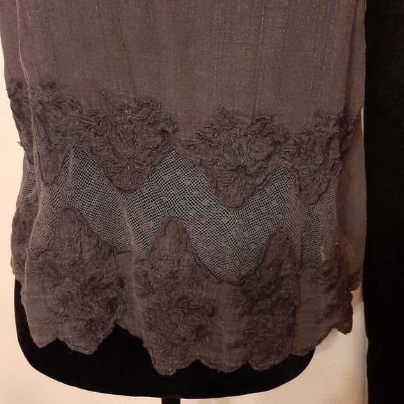 Melrose and Market grey lace embroidered crop tank - Picture 5 of 9